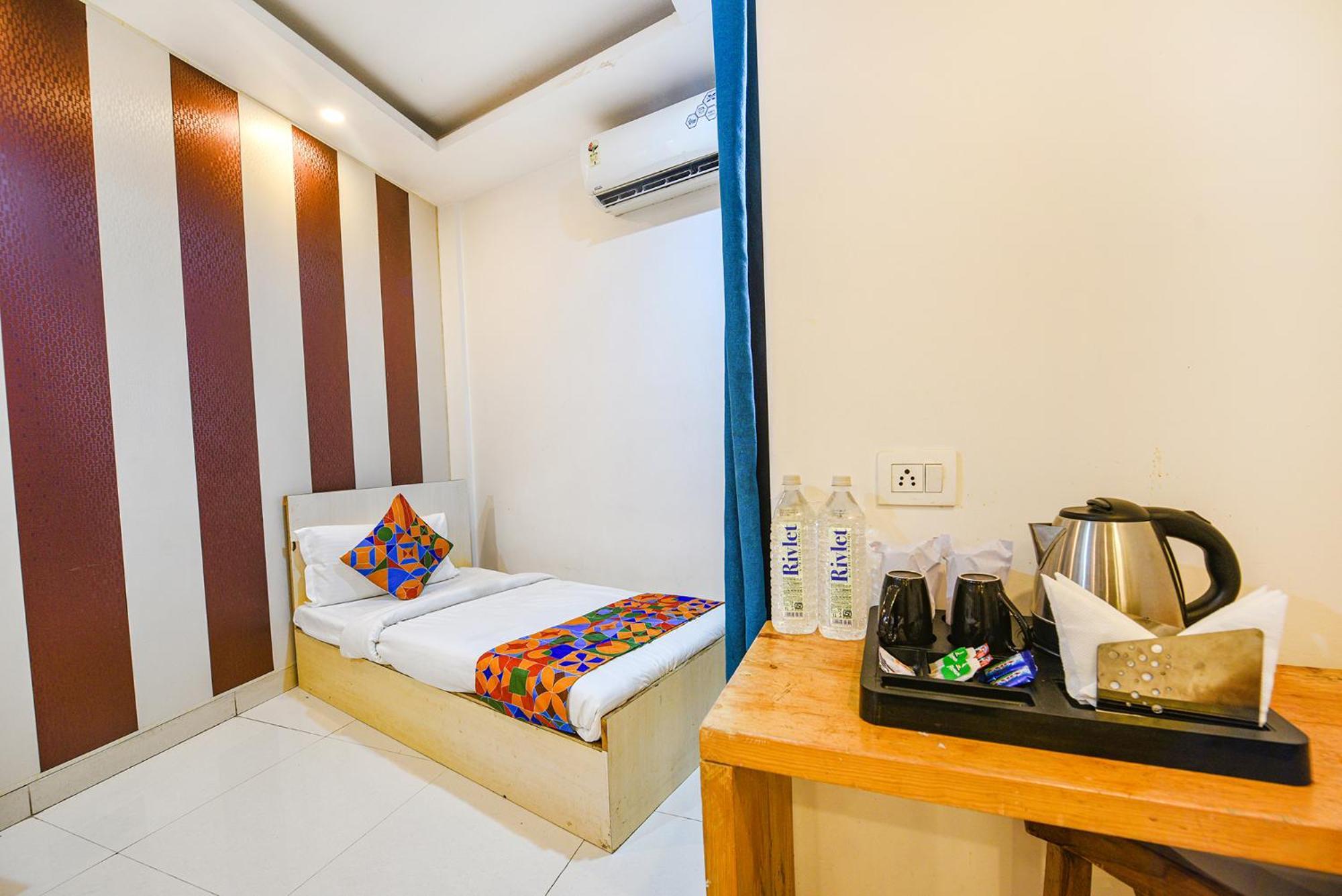 Fabhotel Aman Inn Near Igi Airport Нью-Дели Экстерьер фото