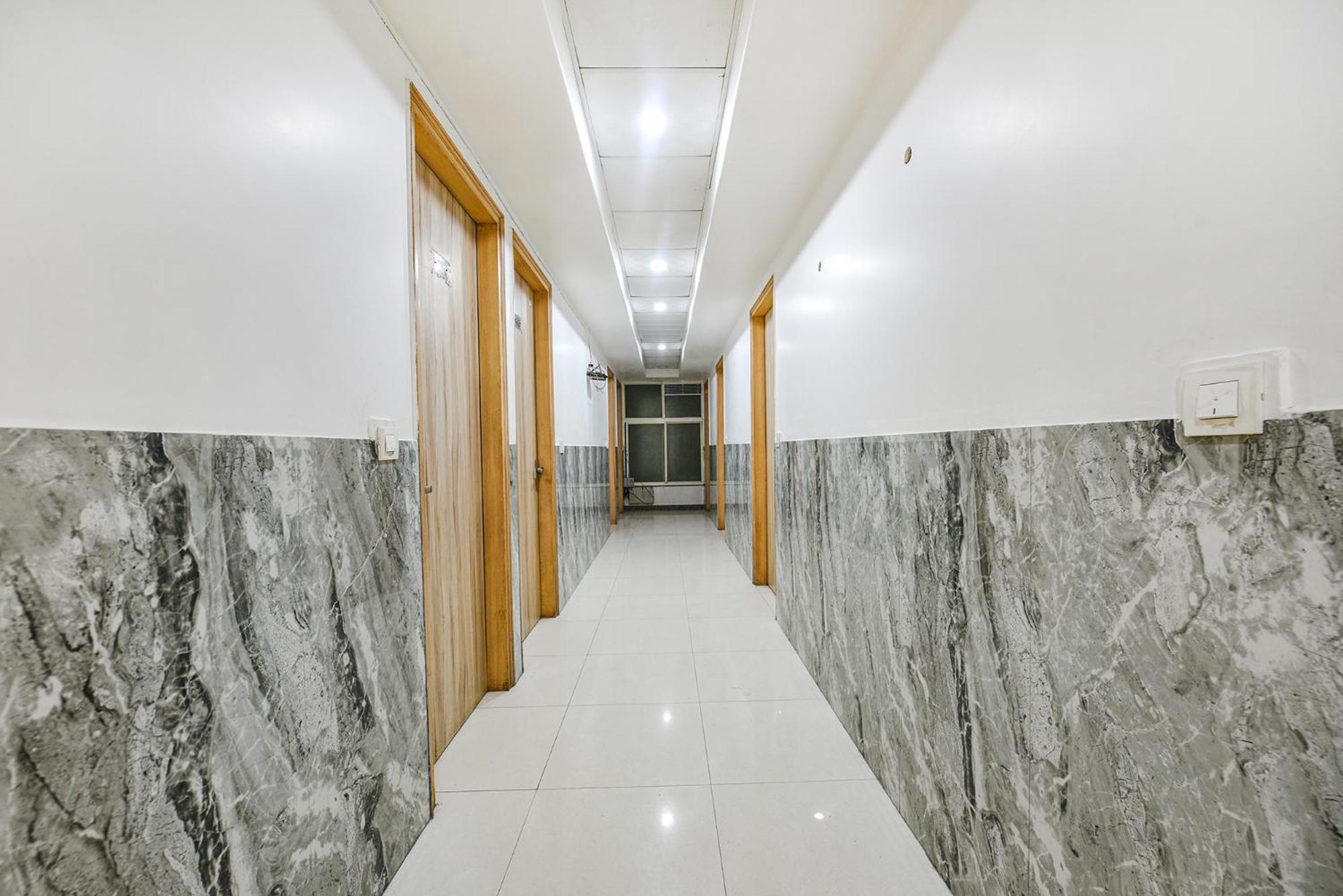 Fabhotel Aman Inn Near Igi Airport Нью-Дели Экстерьер фото
